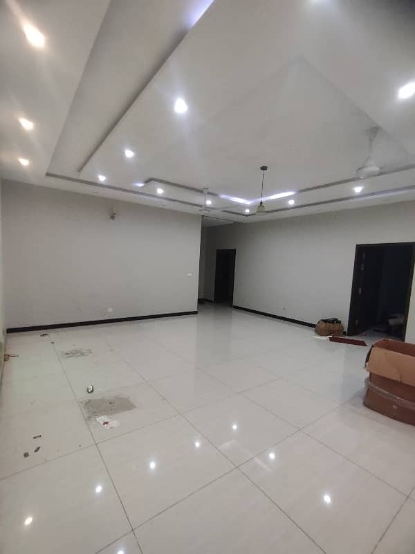 1 Kanal Beautiful Slightly Used House For Rent Facing Park Near All Facilities(Ground+ Basement) 11