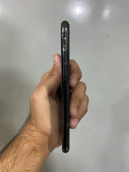 IPHONE XS 4