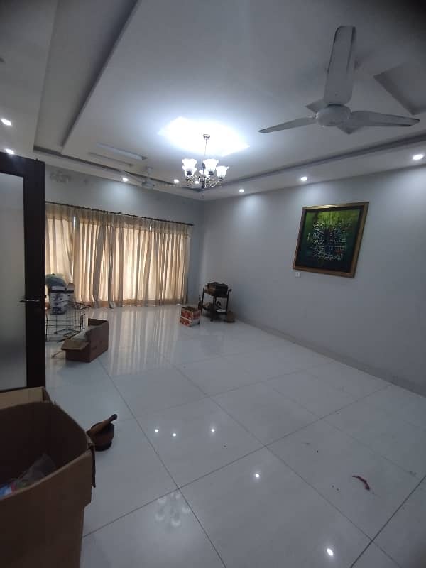 1 Kanal Beautiful Slightly Used House For Rent Facing Park Near All Facilities(Ground+ Basement) 22