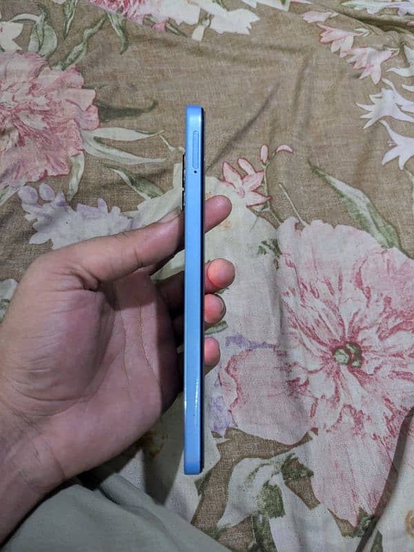 redmi 12 8/128 with box charger xcheng possible 3