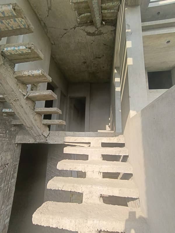 10 Marla Gray Structure House With Basement Available For Sale In Bahria Town Lahore. 2