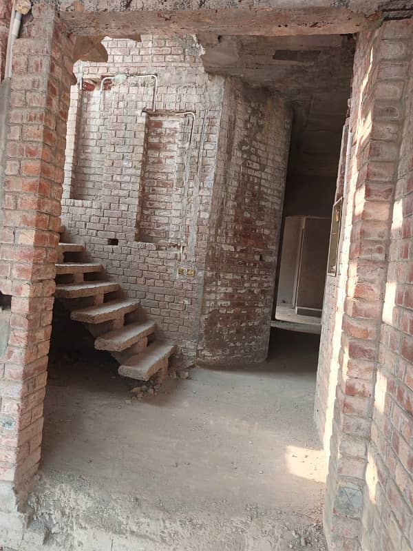 10 Marla Gray Structure House With Basement Available For Sale In Bahria Town Lahore. 7