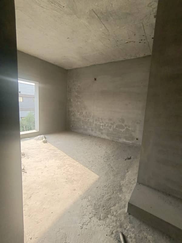 10 Marla Gray Structure House With Basement Available For Sale In Bahria Town Lahore. 8