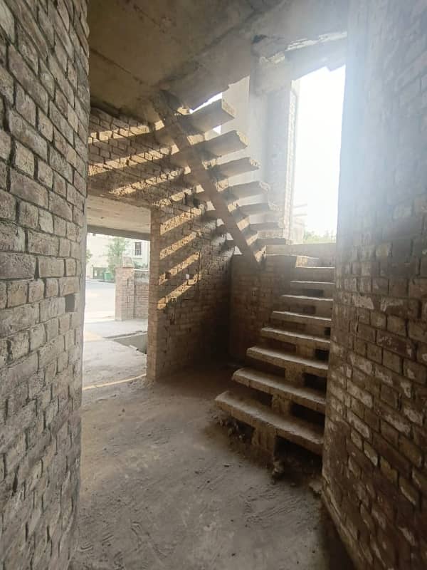 10 Marla Gray Structure House With Basement Available For Sale In Bahria Town Lahore. 9