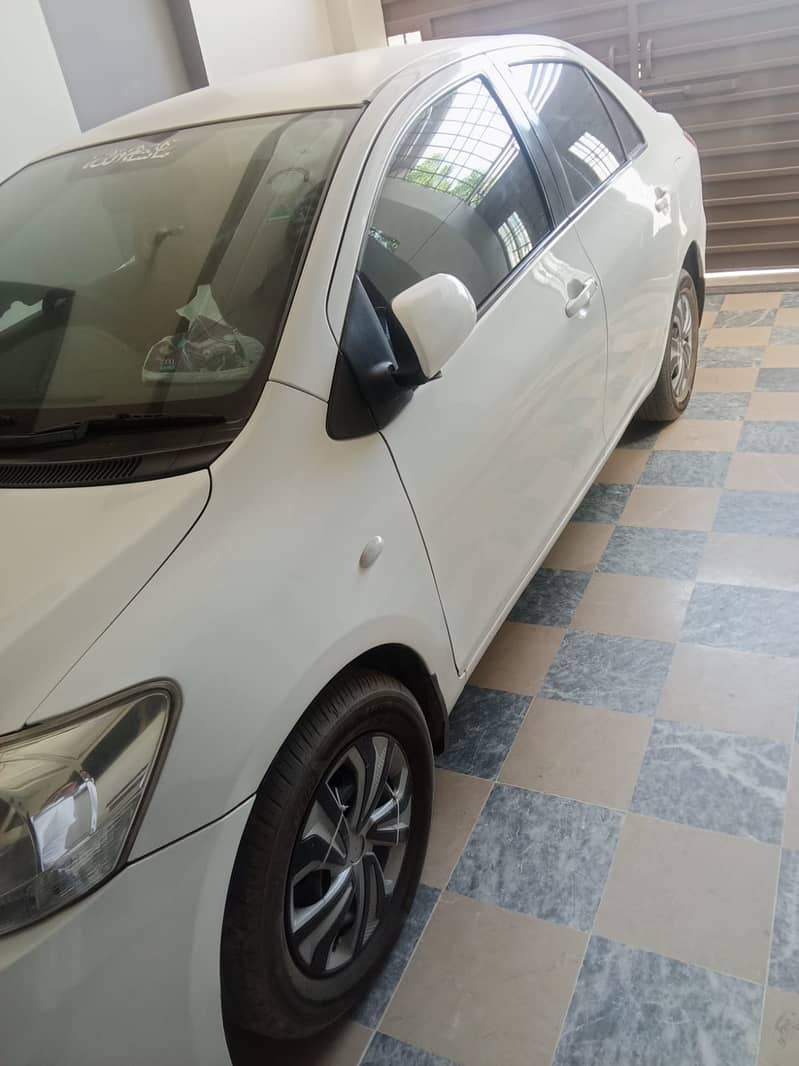 Toyota Belta 2007/2012 1