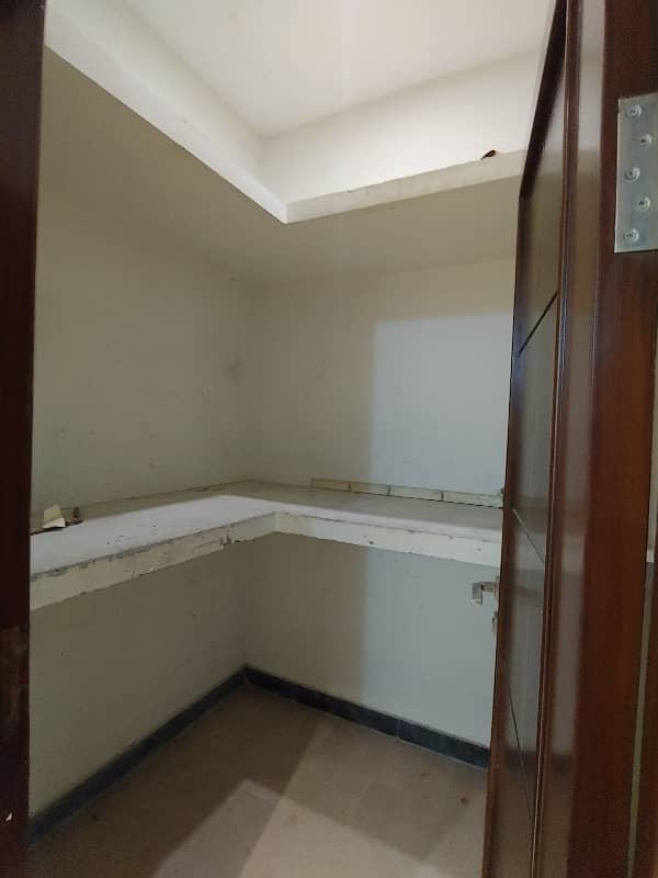 20 Marla House For Rent Walking Distance From Main Canal Road Near All Facilities With Besment 7