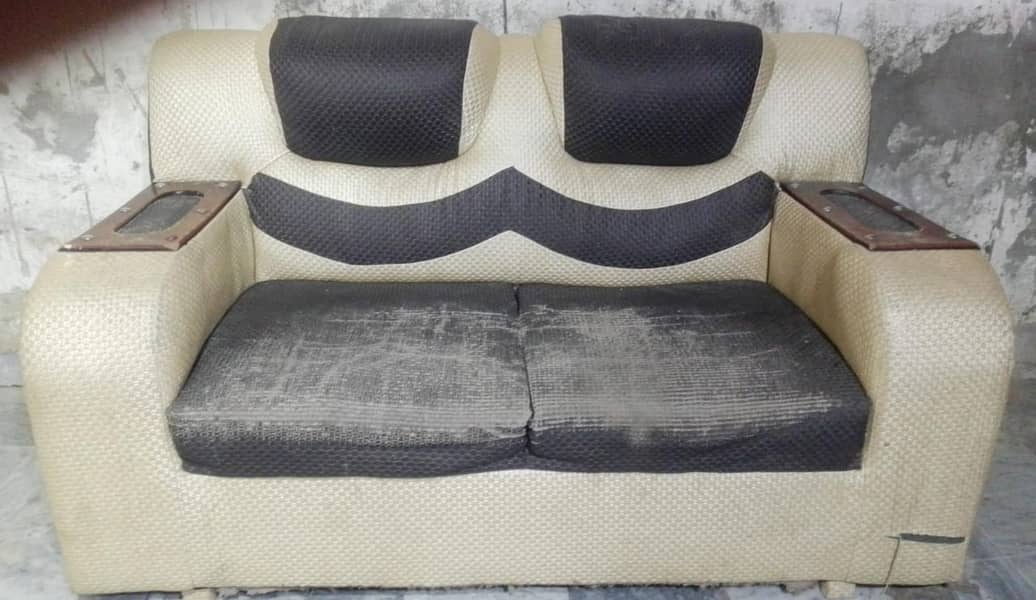 Sofa Set 3 Setter & 2 Seeter Used  Orignal poshish. 3