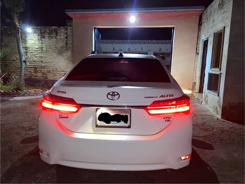 Toyota Altis Grande 2018 3