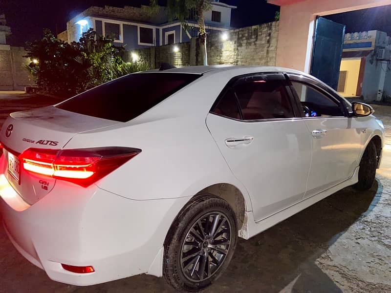 Toyota Altis Grande 2018 4