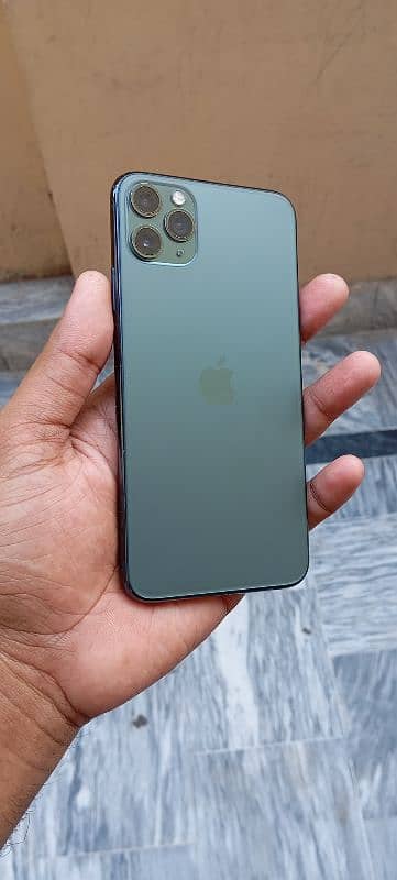 I Phone 11 Pro Max I Cloud Locked Mobile Display May Nishan B Hai! 2