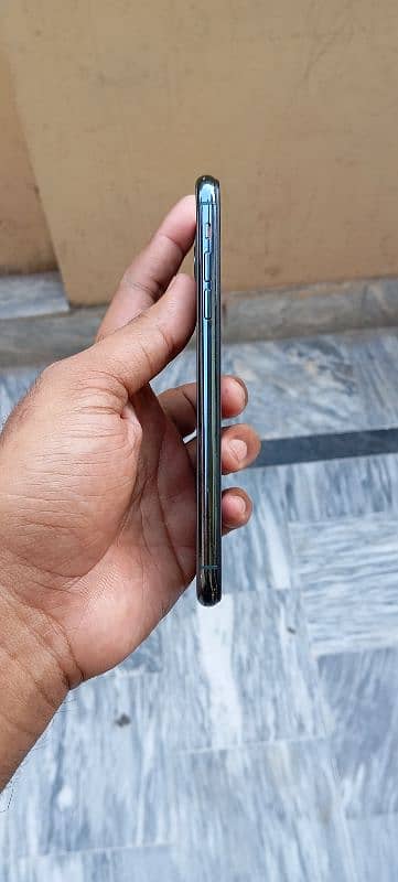 I Phone 11 Pro Max I Cloud Locked Mobile Display May Nishan B Hai! 6