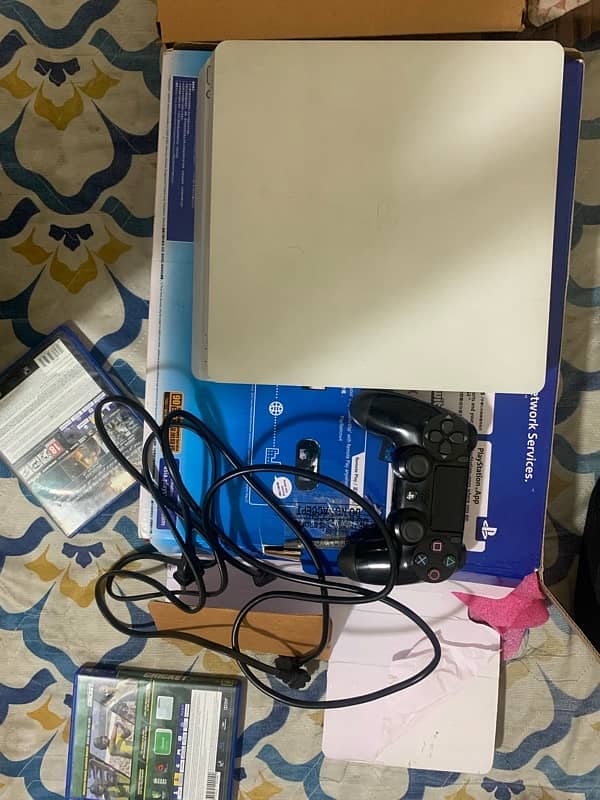 ps4 slim with full box no games 1