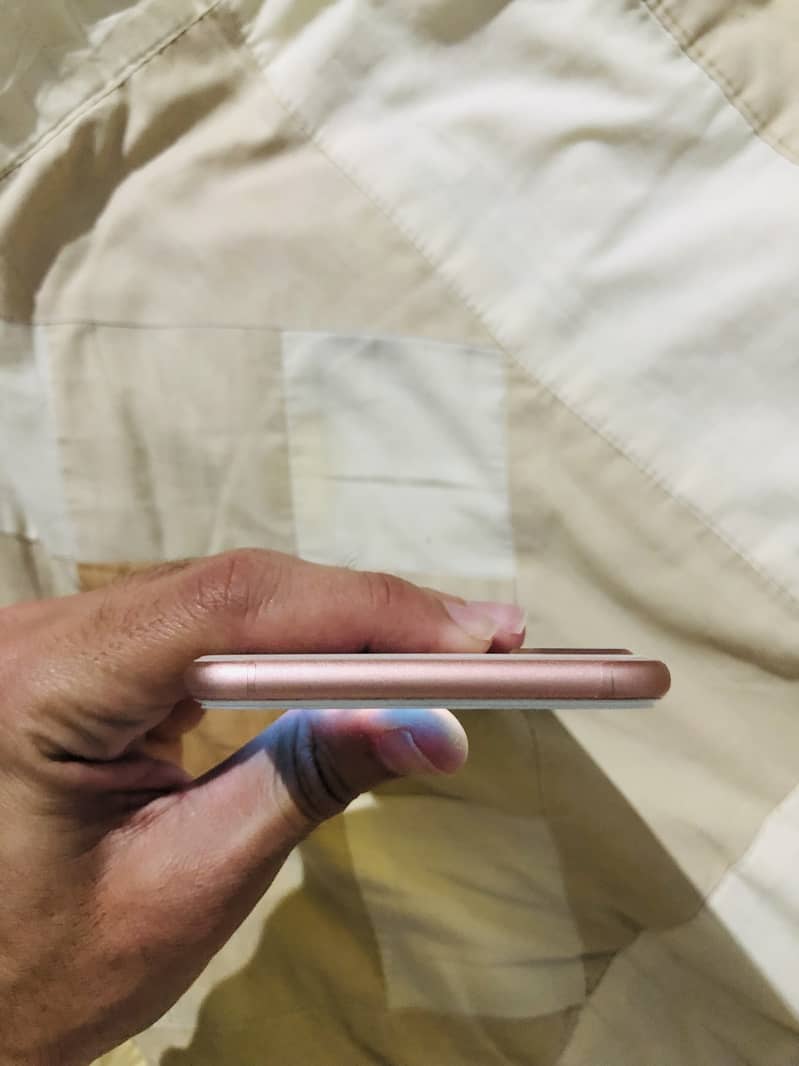 Iphone8plus Gold lush condition 85%bhealth No any fault All Ok mingor 4