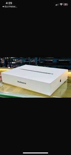 Macbook Air 2020  16 GB RAM  256 GB SSD  2 cycle count