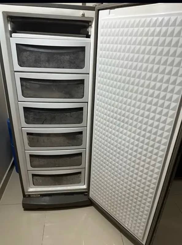 dawlance Deep freezer vertical 3