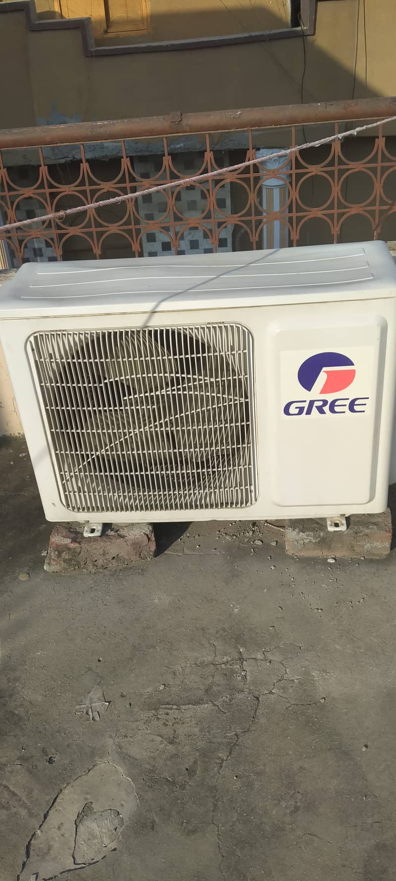 Gree split ac 1.5 ton hevi cooling original gas no foult 4