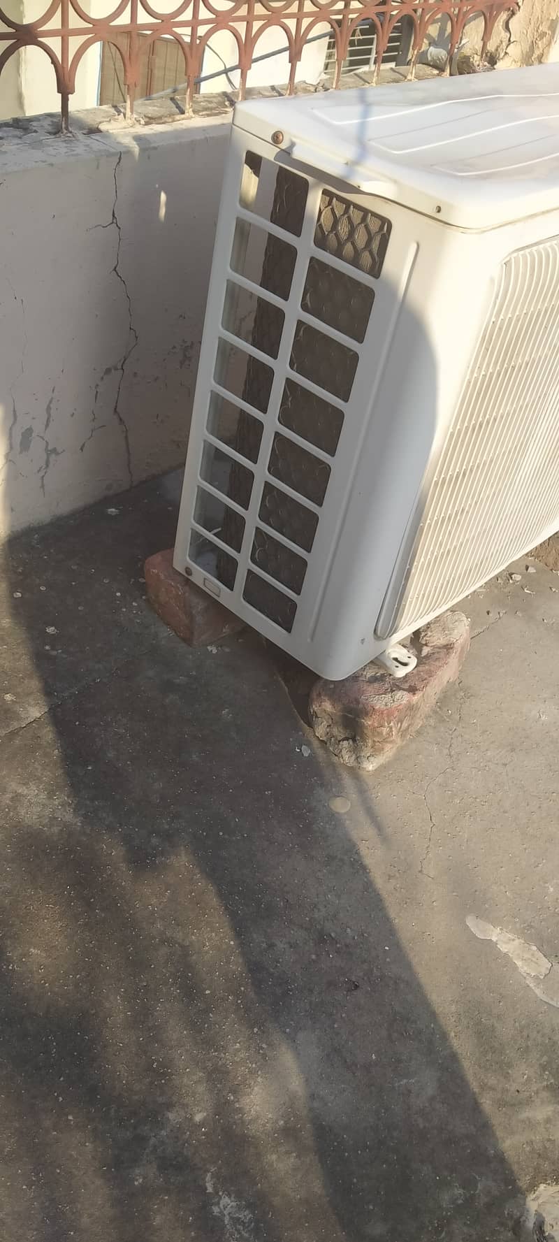 Gree split ac 1.5 ton hevi cooling original gas no foult 6