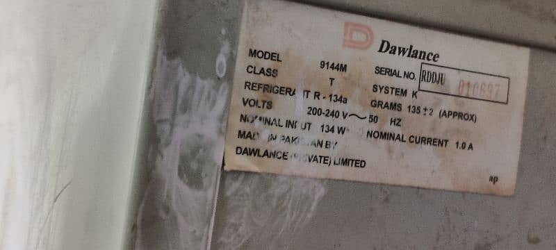 urgent dawlance Refrigerator 9144m 3