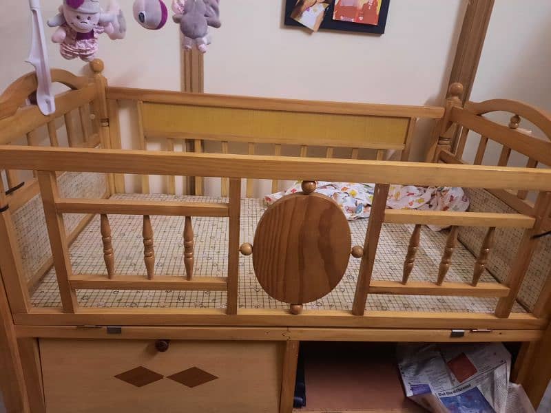 beautiful polished wooden cot LIKE NEW 0