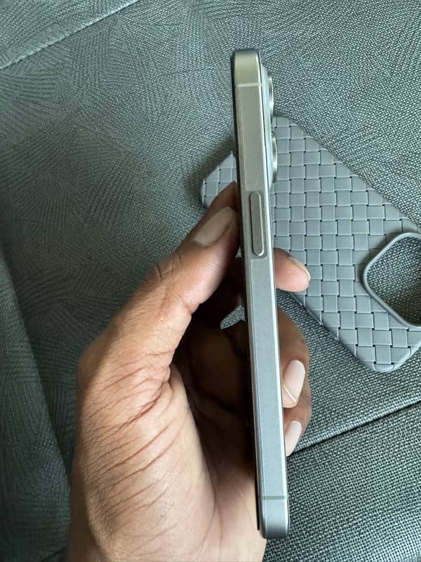 iPhone 15 pro 256GB Factory unlock 6