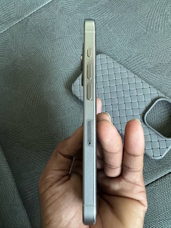 iPhone 15 pro 256GB Factory unlock 7