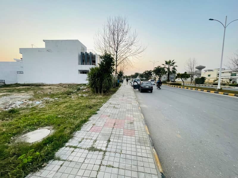 10 Marla Ready To Build Heighten Location Plots For Sale 10