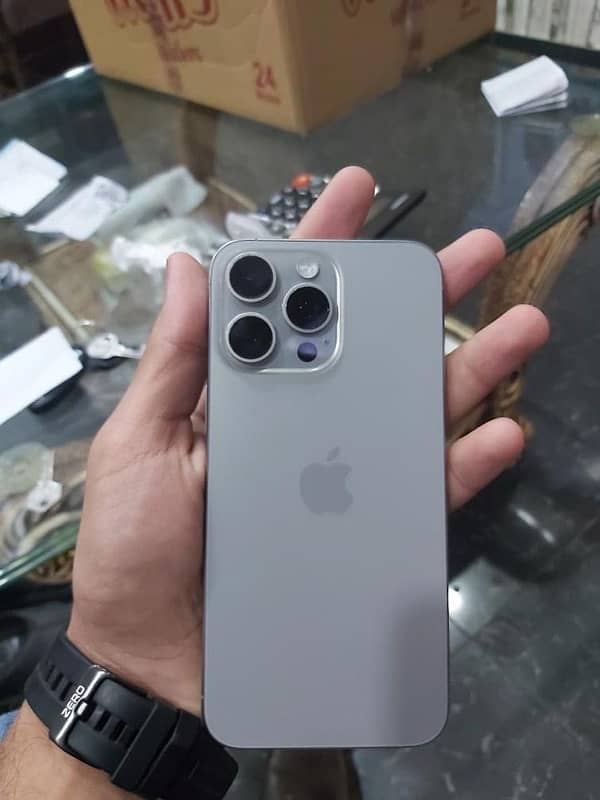 Iphone 15 PRO MAX 4