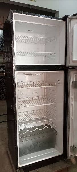 I am selling medium freezer 10/9 mint condition only 80k 3