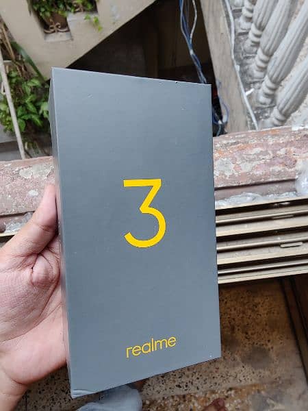 Realme 3(4/64gb) With original box and charger 1