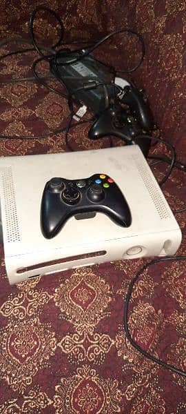 xbox360 with 3 controllers 4