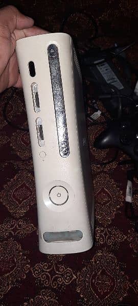 xbox360 with 3 controllers 8