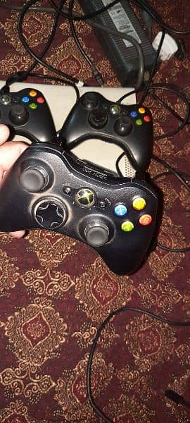 xbox360 with 3 controllers 9