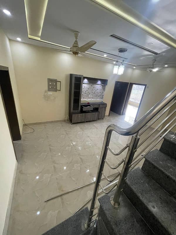 7Marla Beautiful House In Usman Block Double Unit 6