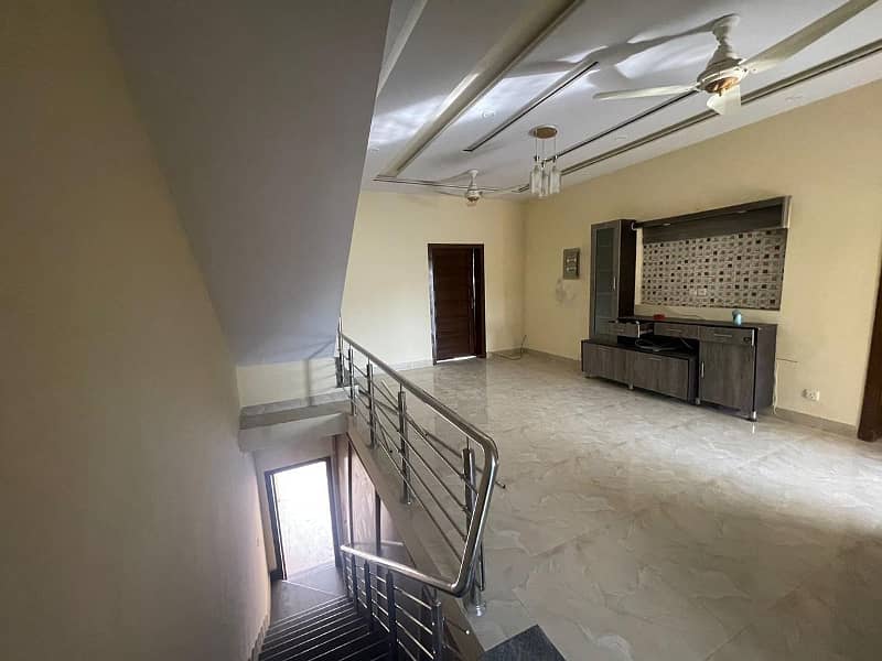 7Marla Beautiful House In Usman Block Double Unit 15