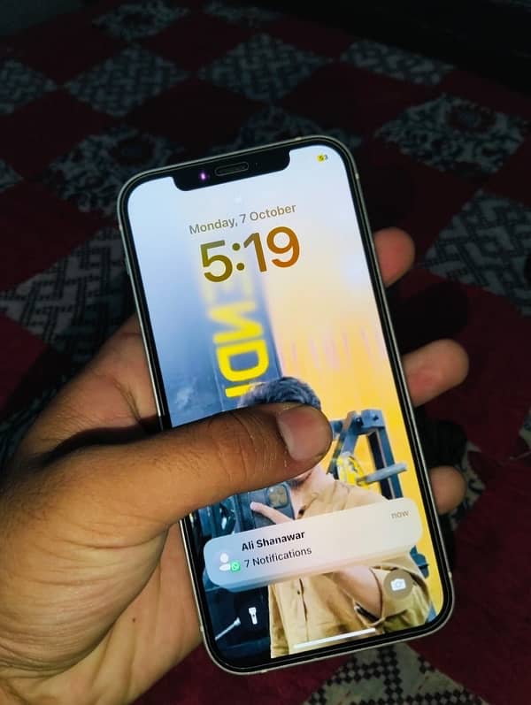 iphone 12 (10/10 4months sim time available 64gb Jv) 8