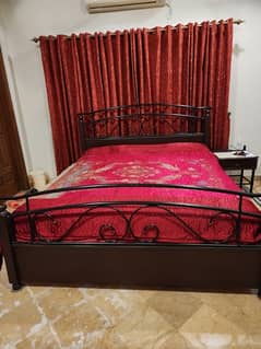 Rot iron bed 0