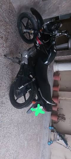 ybr 125 black color is up for sale