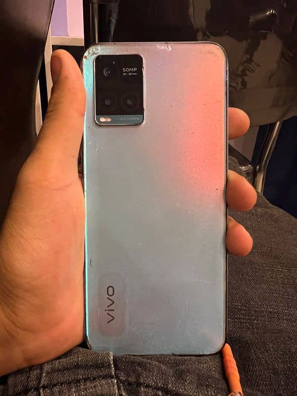 vivo y33s 08/10 condition with box and charger 0