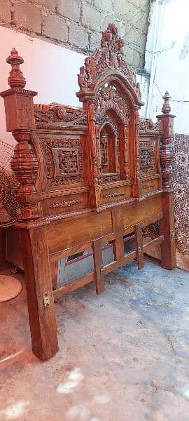 chiniot crown bed pure sheesham with 2 side tables 2