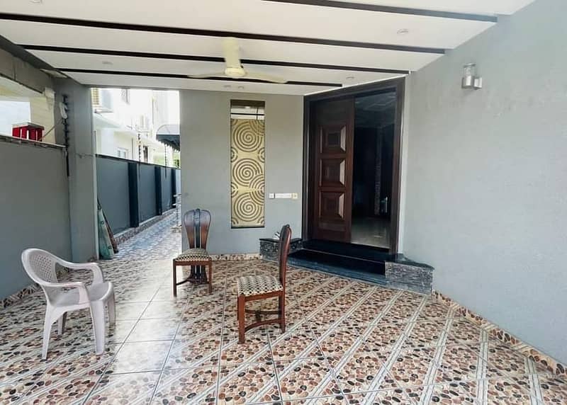 10 Marla House Available For Rent In Air Avenue Lahore 6