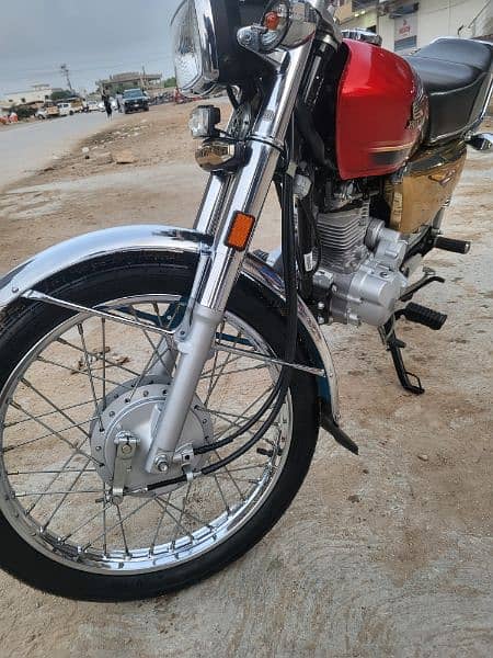 cg 125 gold edition 2024 k 4th month ki bike h 1st owner 6