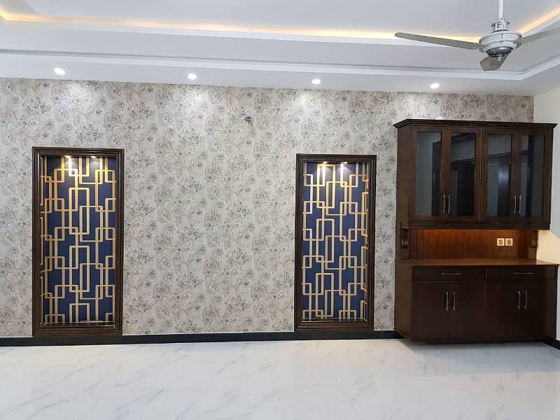 10 Marla House For Sale in Sector C Bahria Town Lahore 1