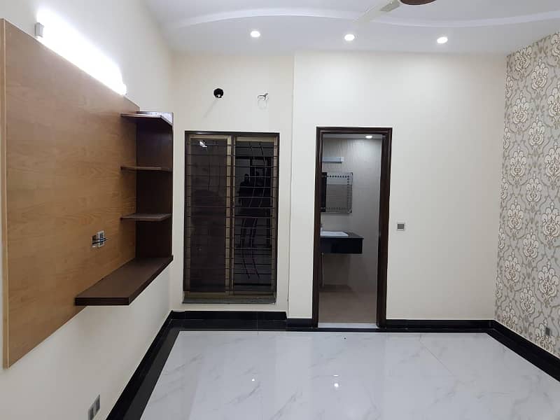 10 Marla House For Sale in Sector C Bahria Town Lahore 6