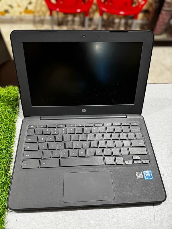 Hp chromebook 4/32 limited piece left 4