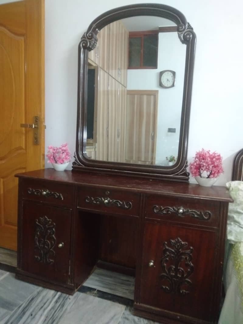 Dressing table for sale, 1