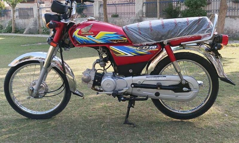 WhatsApp contact 0320.4576. 683 Honda 70 cc Red color engine ok hai 0