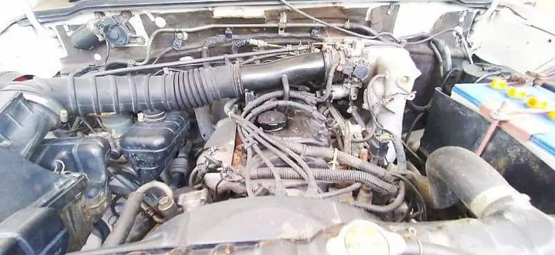 Mitsubishi Pajero 2.4 petrol engine with auto gear 0