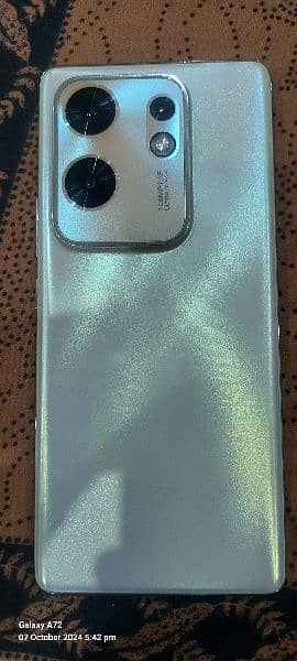 Infinix zero 30 Gold 0