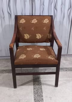 4 Wooden Chairs in good condition for sale. 4 chair set