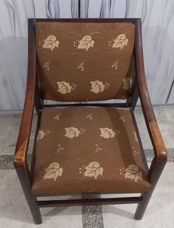 4 Wooden Chairs in good condition for sale. 4 chair set 1